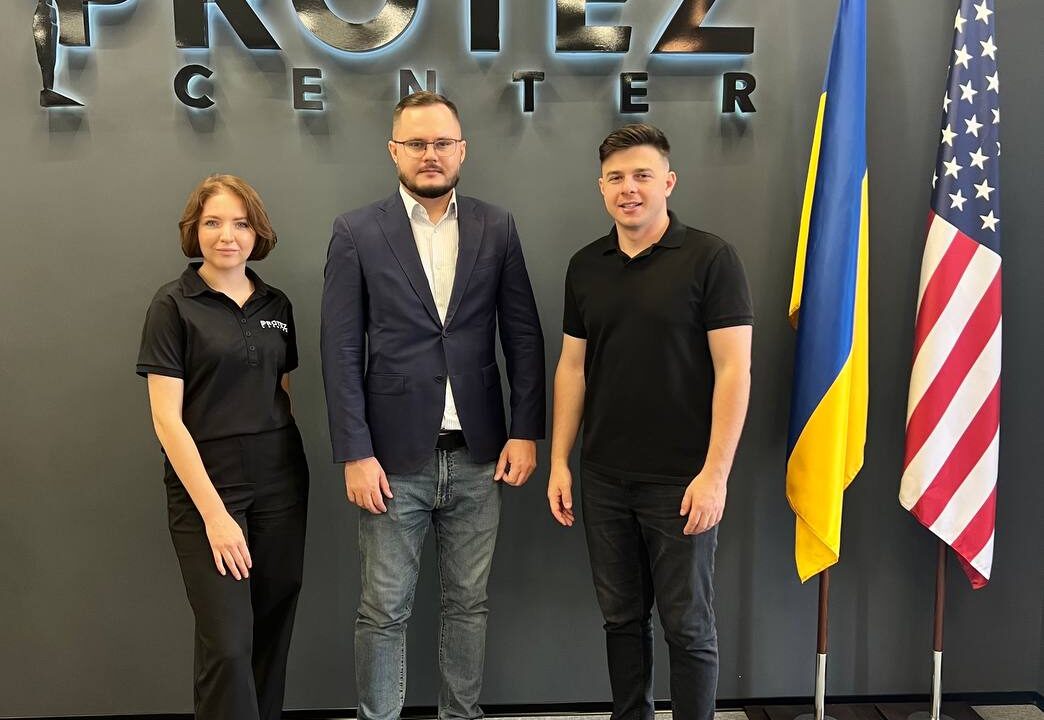 Олександр Васюк відвідав протезний центр Protez Foundation